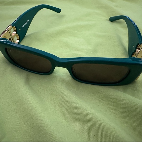 Balenciaga sunglasses! Only worn once! - Picture 3 of 5